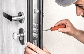 Как отрегулировать металлическую входную дверь самостоятельно