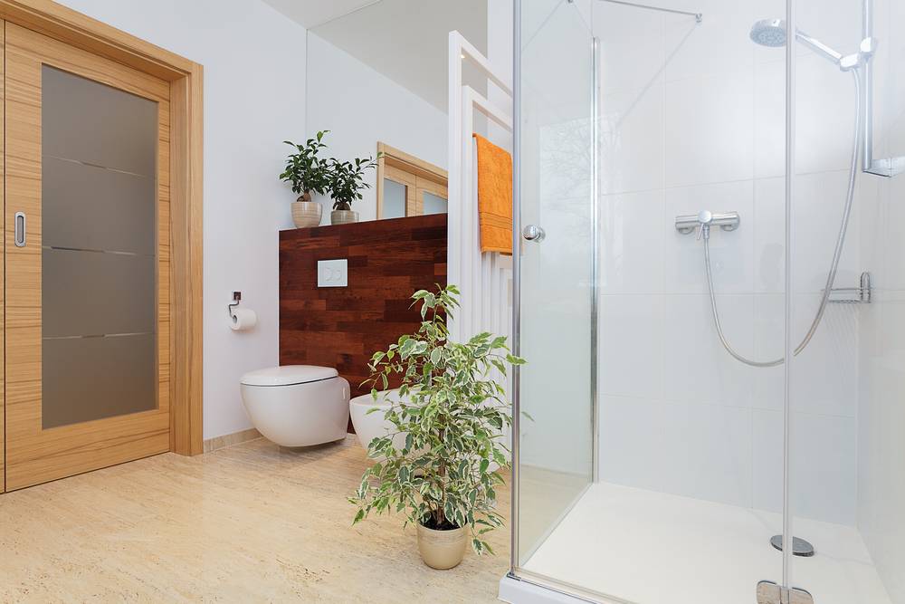 Limpiar la mampara del baño Limpiar la mampara del baño