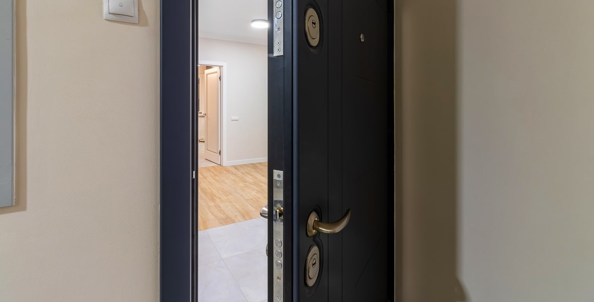 Какая конструкция лучше для шумоизоляция входной металлической двери